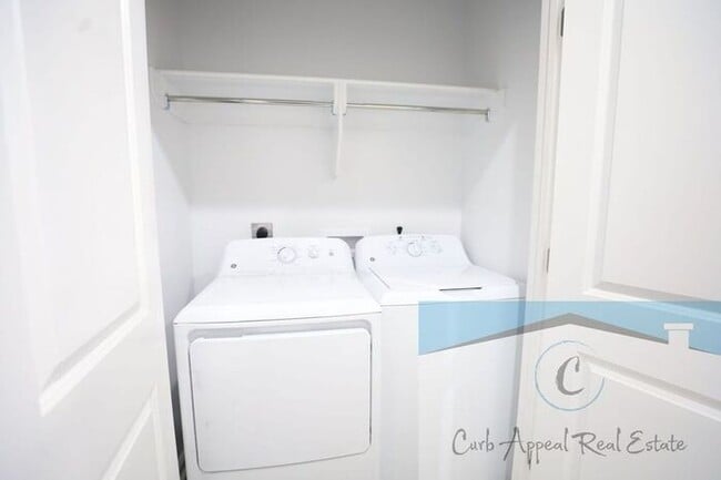 Building Photo - Luxury 2 bed 1 bath apartment - brand new construction!! Washer, dryer and utilities included!!