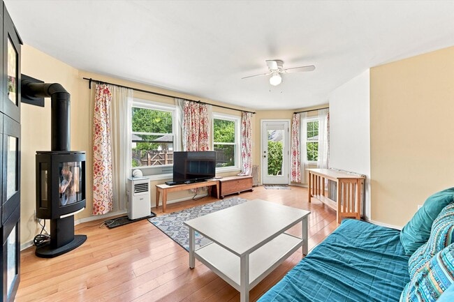 Building Photo - Beautiful 3B/2B Twin with Off-Street Parking in West Chester Borough