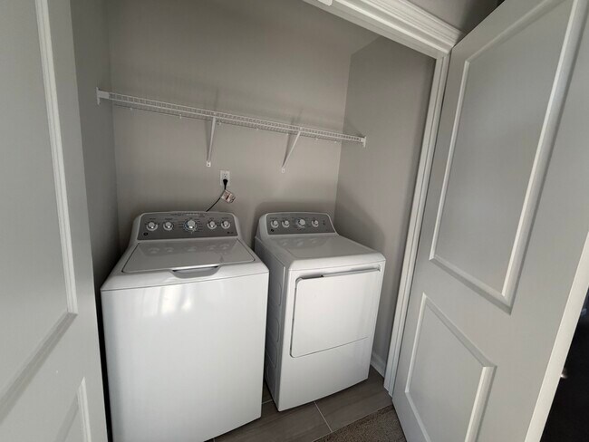 Building Photo - Carolina Springs