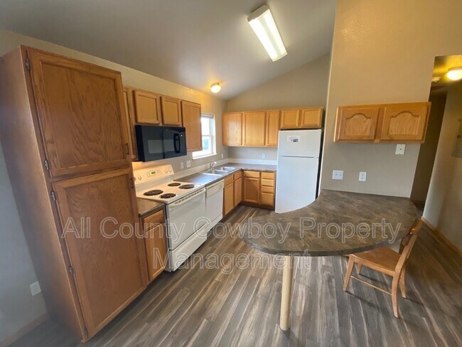 Building Photo - 535 E Mitchell St