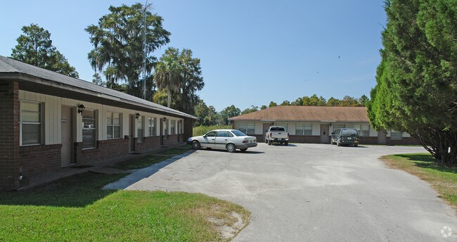 Primary Photo - Lake Rousseau Apartments