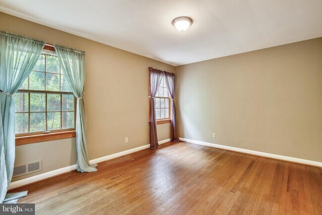 Building Photo - 2325 Highland Ave