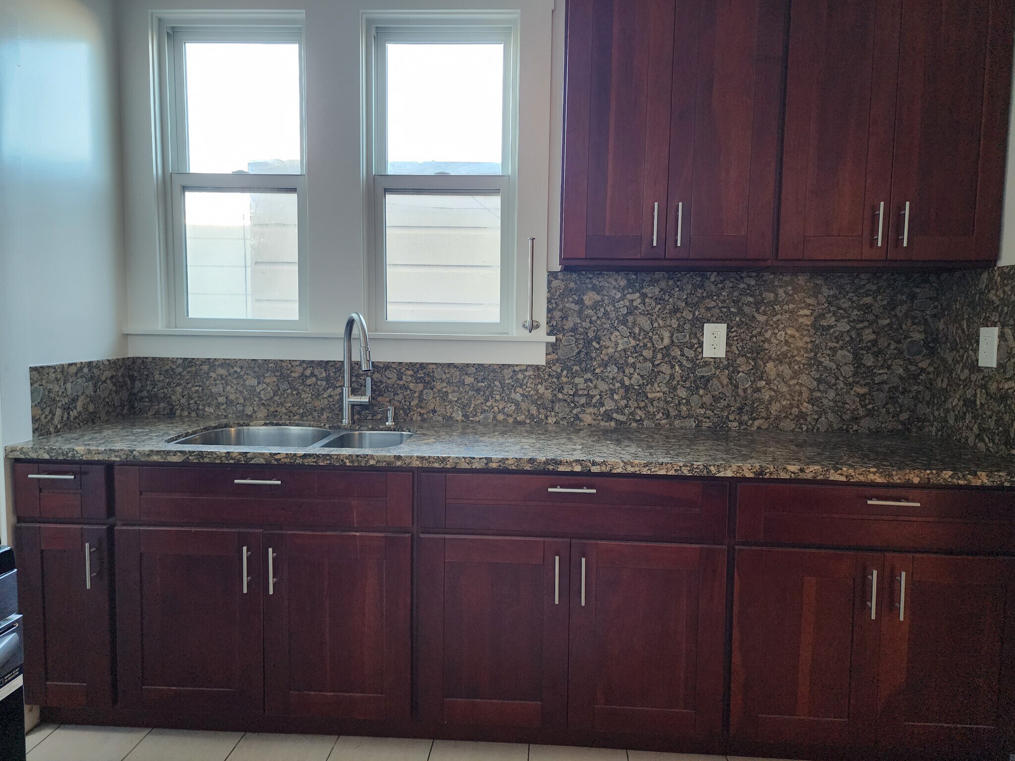 Building Photo - 521 18th Ave