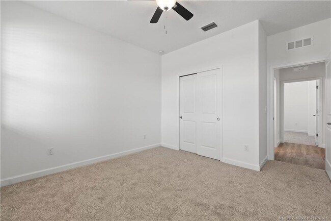 Building Photo - 14135 SW Safi Ter