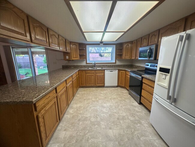 Building Photo - Charming Ranch Farmhouse in St. George – Spacious & Serene!