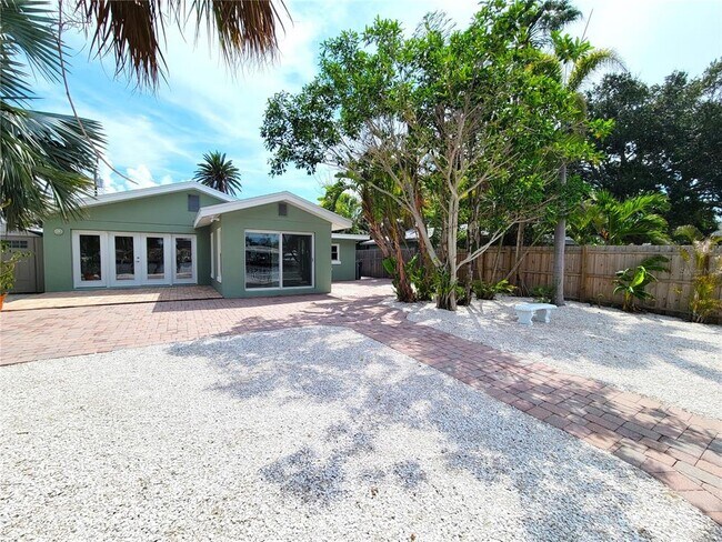 Building Photo - 314 Bahia Vista Dr