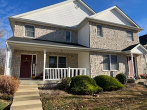 Building Photo - 3 BDRM TOWNHOUSE Available July 2026; Mo...