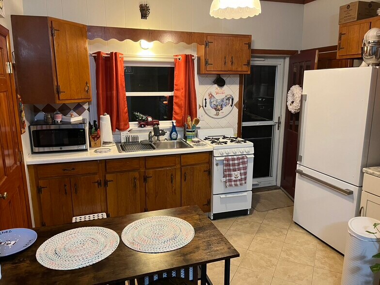 Kitchen - 4 Lookout St
