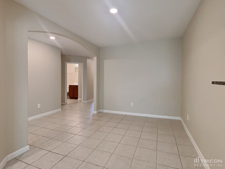 Building Photo - 524 Red Dusk Paint Dr
