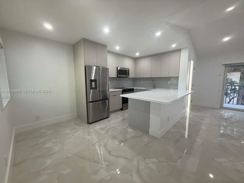 Building Photo - 9307 SW 138th Pl