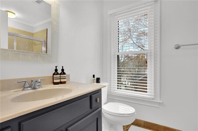 Building Photo - 7155 Roswell Rd