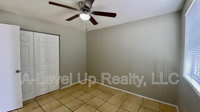 Building Photo - 375 E Thoroughbred St