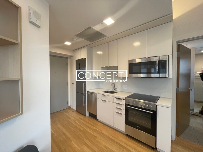 Building Photo - 115 Mt Auburn St