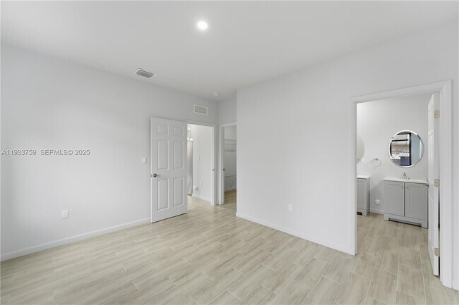 Building Photo - 1393 NW 31st St