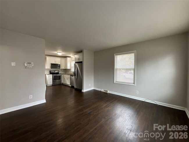 Building Photo - 1624 Eastway Dr