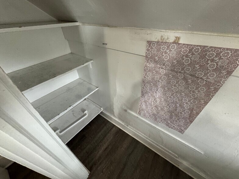 Building Photo - 1430 W 25th St