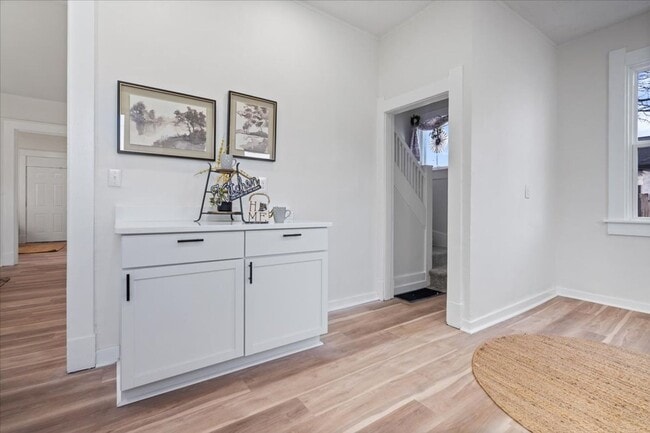 Building Photo - Spacious 4 Bedroom, 2 Bath Home with Detached 2-Car Garage!