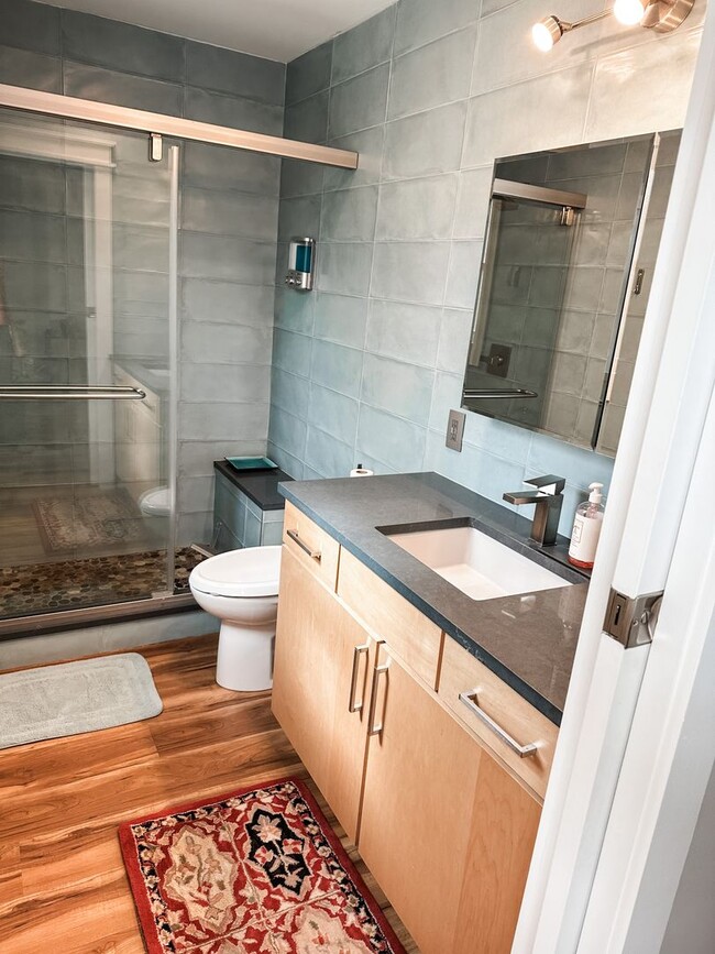 Building Photo - Lovely furnished 3 bedroom 2 bath home in ...