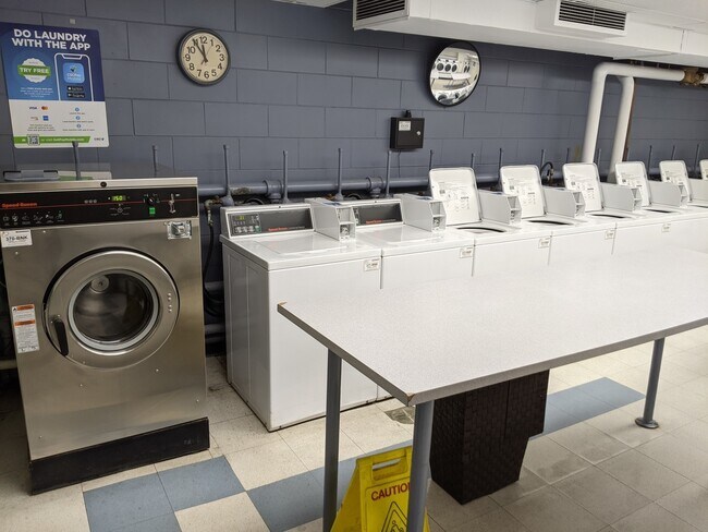 Building Photo - 70 W Burton Pl