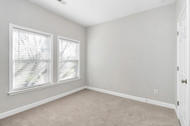 Building Photo - Gorgeous 3BD/2.5BA Craftsman Style Home in the Westmoreland Community!