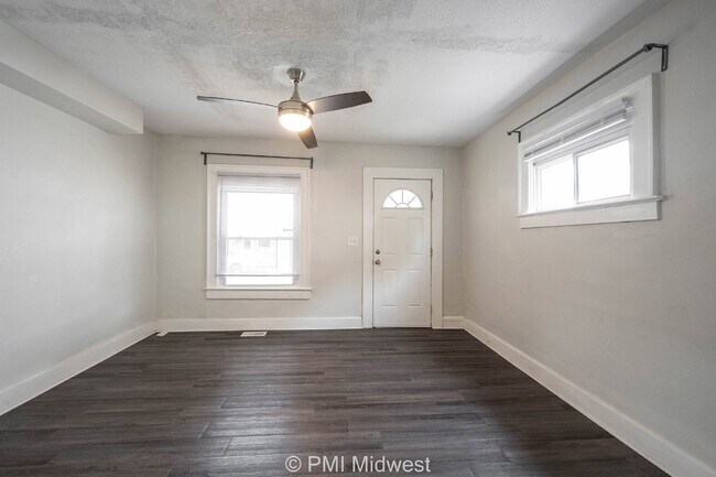 Building Photo - Charming 2-Bed, 2-Bath Duplex in Indianapolis