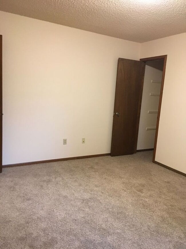 Building Photo - 3 Bedroom, 2 Bathroom Townhome in Lakemont Subdivision of Greeley