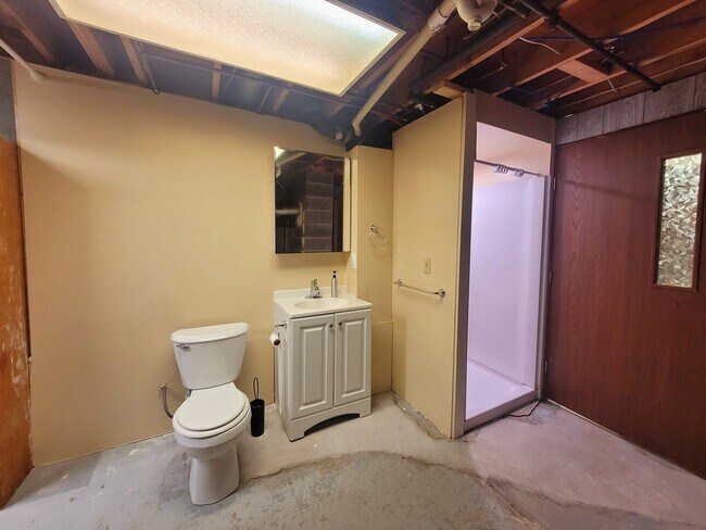 Building Photo - 5109 Primrose Ave SE