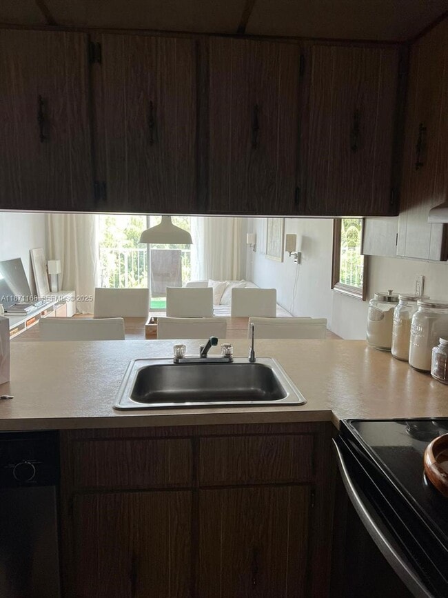 Building Photo - 16465 NE 22nd Ave