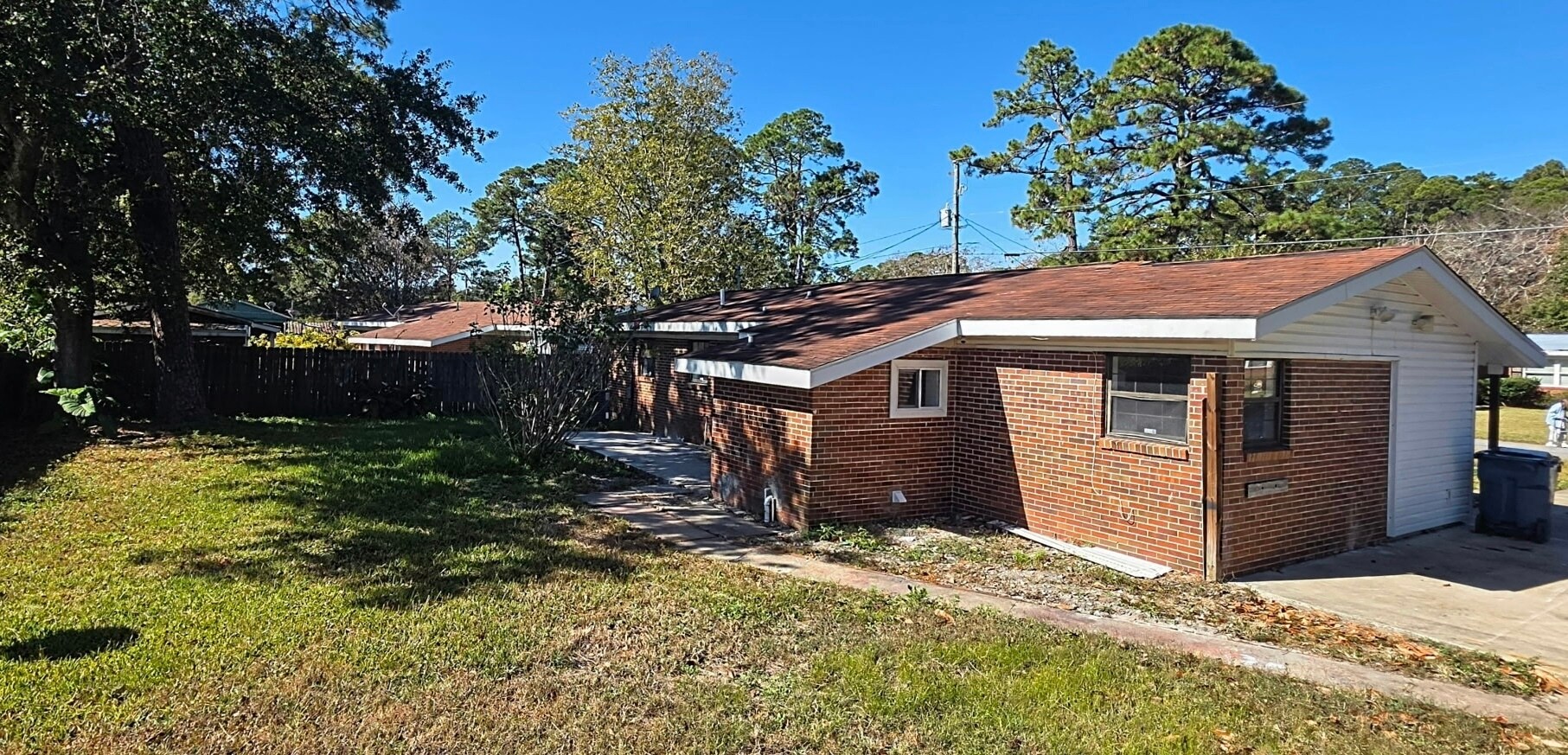 Building Photo - 2706 Canary Dr