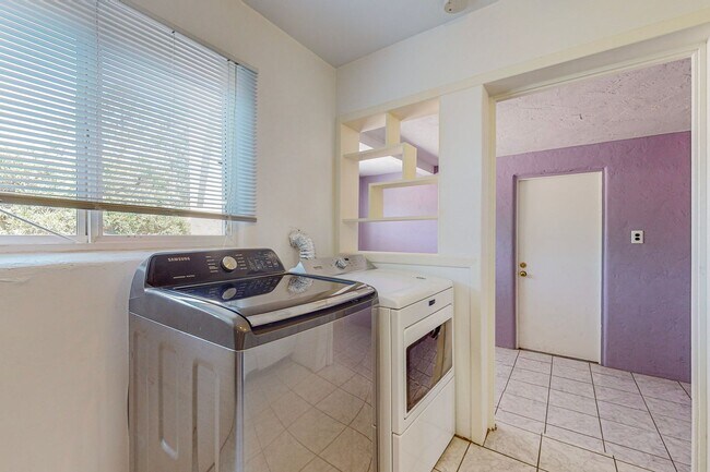 Building Photo - 1716 Bryn Mawr Dr NE