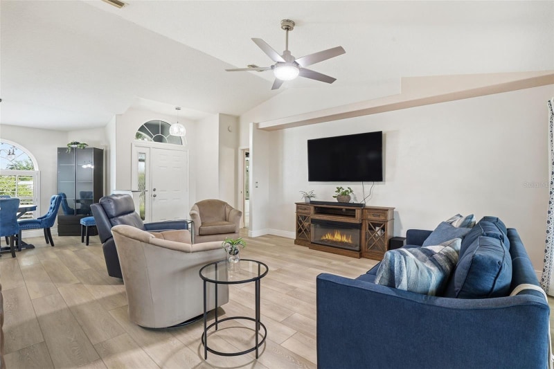 Building Photo - 6211 65th Pl E