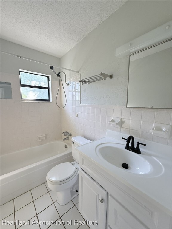 Building Photo - 451 Las Palmas Cir