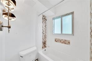 Building Photo - 7897 Golf Cir Dr