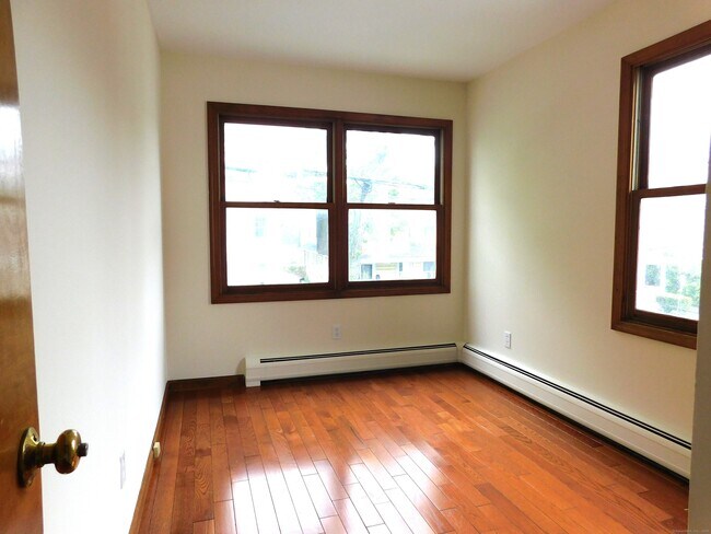 Building Photo - 6 Herkimer St