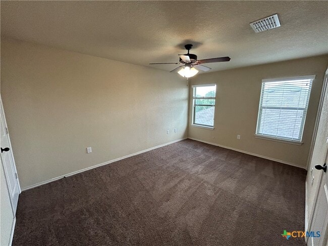 Building Photo - 665 Creekside Cir