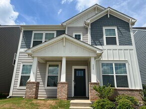 Building Photo - 4/2.5 Townhome Available Now!