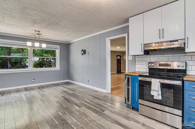 Building Photo - 2033 E Bobe St