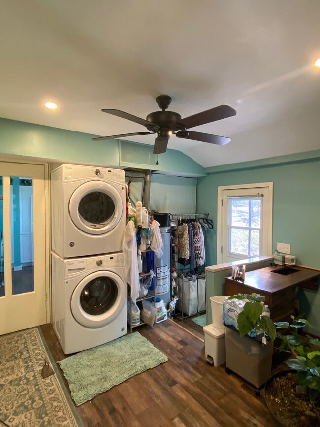 Building Photo - 167 Peacock Walk