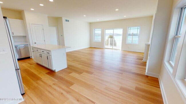 Building Photo - 544 NY-9P