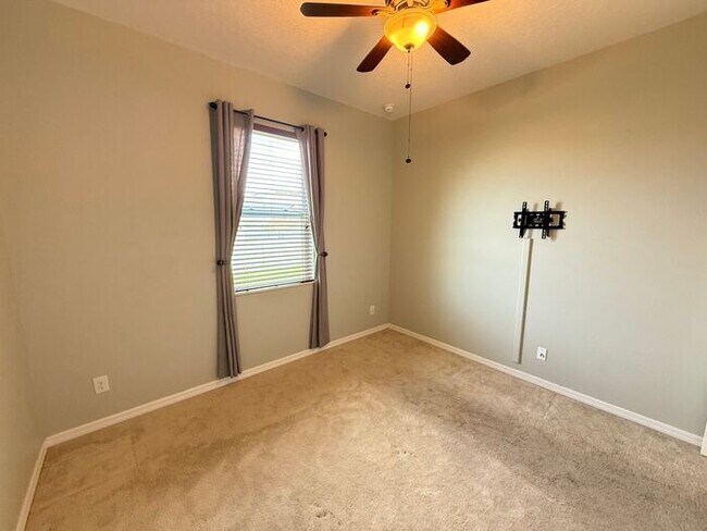 Building Photo - 5/3 Near Clermont -$500 OFF THE FIRST MONTH'S RENT