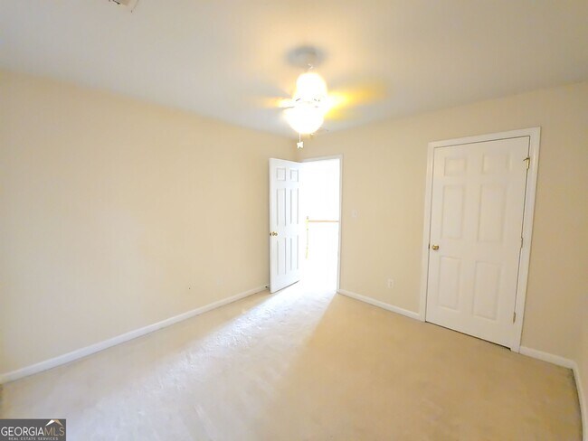 Building Photo - 273 Winthrop Ln