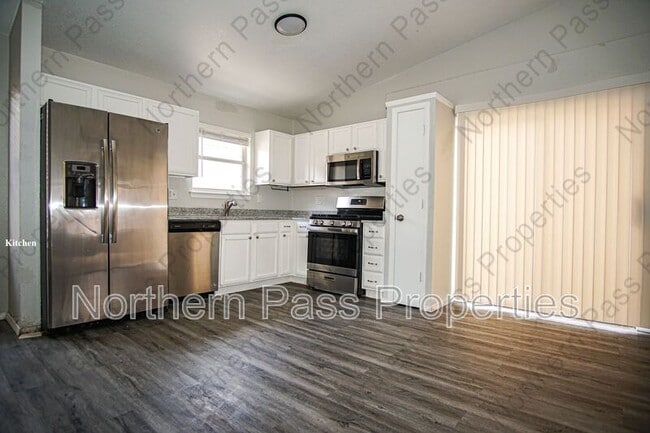 Building Photo - 1686 St Stephen Pl