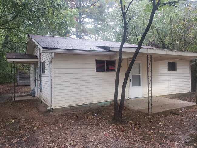 Building Photo - 906 Pierson St