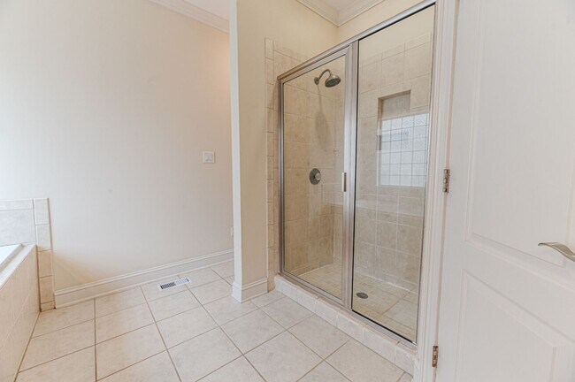 Building Photo - Perfectly Located 4-Bedroom Home Minutes from I-295, Hope Mills & Fort Bragg!