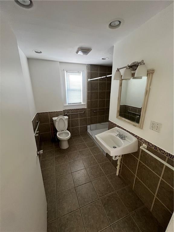 Building Photo - 51 Glenham St