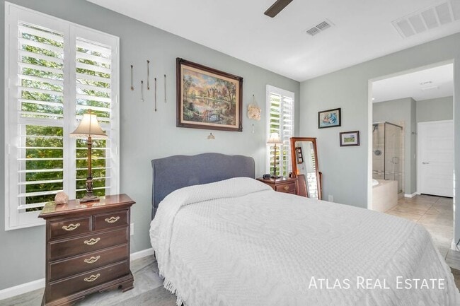 Building Photo - 16961 W Holly St