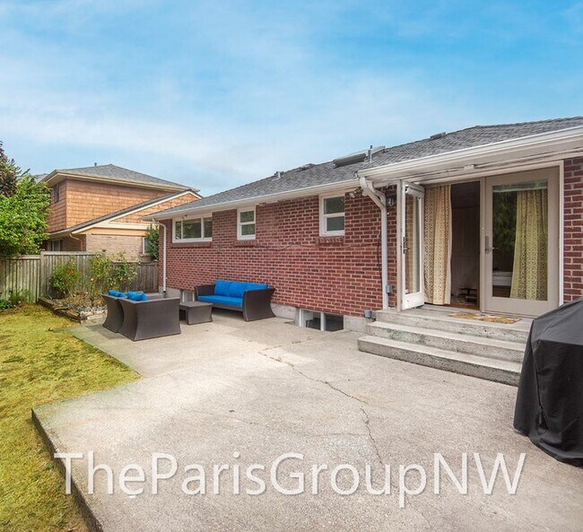 Building Photo - Renovated Magnolia Home – Open Floor Plan ...