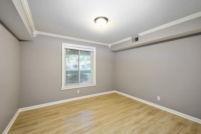 Building Photo - 558 Emory Oaks Way