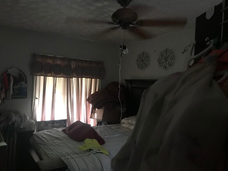 Building Photo - 1475 W 77th St