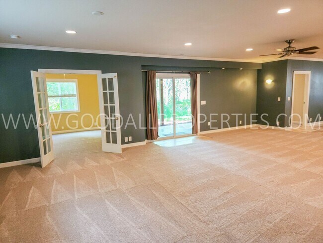 Building Photo - 4 Bedroom 3 Bath in Glynn Village!